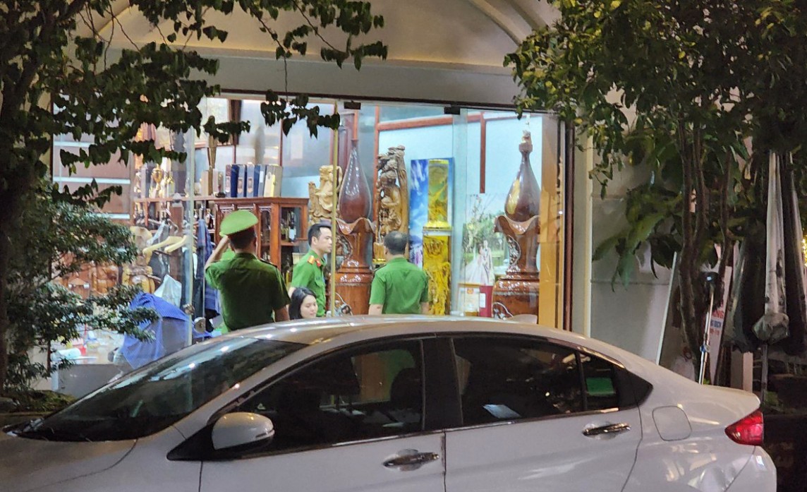 Khám nhà, bắt giám đốc doanh nghiệp vận tải biệt danh “La điên” Khám nhà, bắt giám đốc doanh nghiệp vận tải biệt danh “La điên”