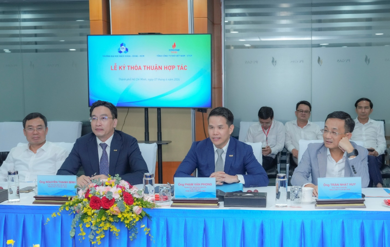 Lãnh đạo PV GAS chào mừng đoàn đại biểu Trường Đại học Bách khoa Lãnh đạo PV GAS chào mừng đoàn đại biểu Trường Đại học Bách khoa