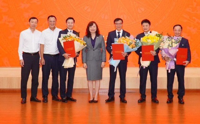 Ủy ban Chứng khoán Nhà nước vừa điều động, bổ nhiệm 4 nhân sự lãnh đạo cấp vụ giữ trọng trách, cương vị mới tại các đơn vị. Ủy ban Chứng khoán Nhà nước vừa điều động, bổ nhiệm 4 nhân sự lãnh đạo cấp vụ giữ trọng trách, cương vị mới tại các đơn vị.