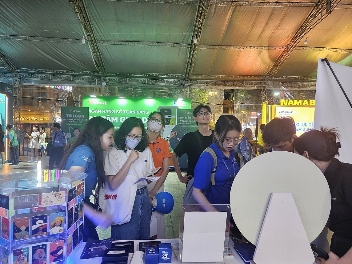 Còn dư địa thanh toán không tiền mặt trong lĩnh vực Công Thương Còn dư địa thanh toán không tiền mặt trong lĩnh vực Công Thương