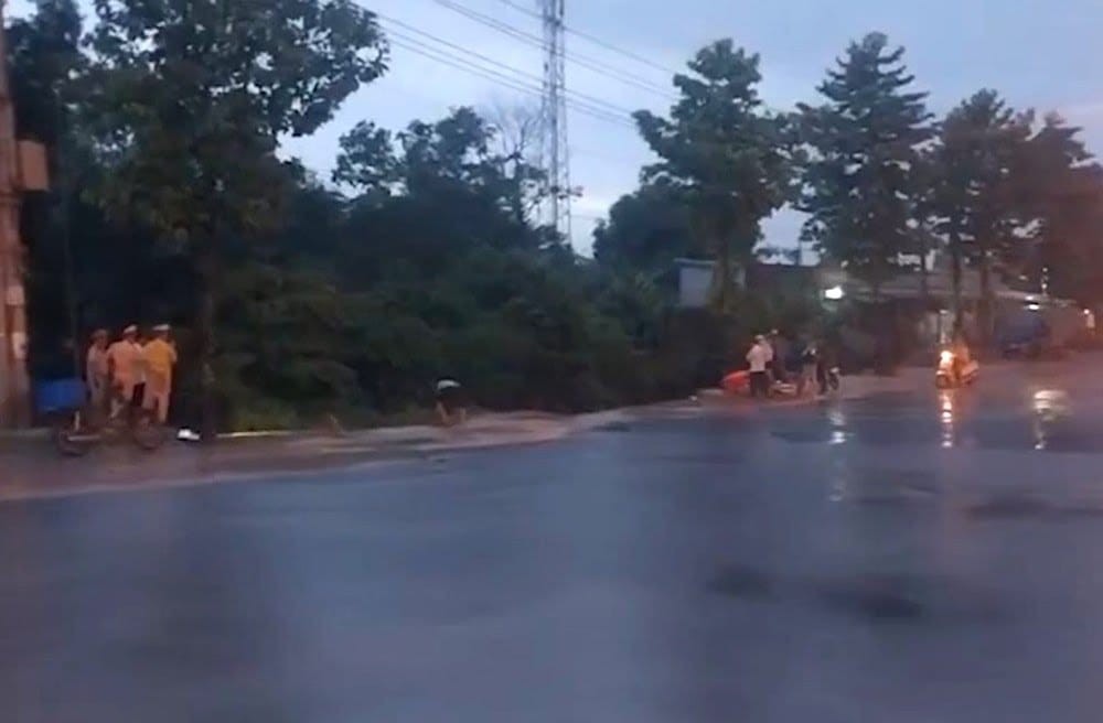 Lực lượng chức năng tìm kiếm người đàn ông bị mất tích - Ảnh: CTV Lực lượng chức năng tìm kiếm người đàn ông bị mất tích - Ảnh: CTV