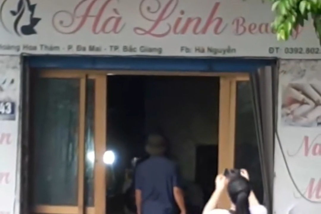 Hỏa hoạn xảy ra tại một cơ sở làm đẹp đã cướp đi 3 sinh mạng. Hỏa hoạn xảy ra tại một cơ sở làm đẹp đã cướp đi 3 sinh mạng.