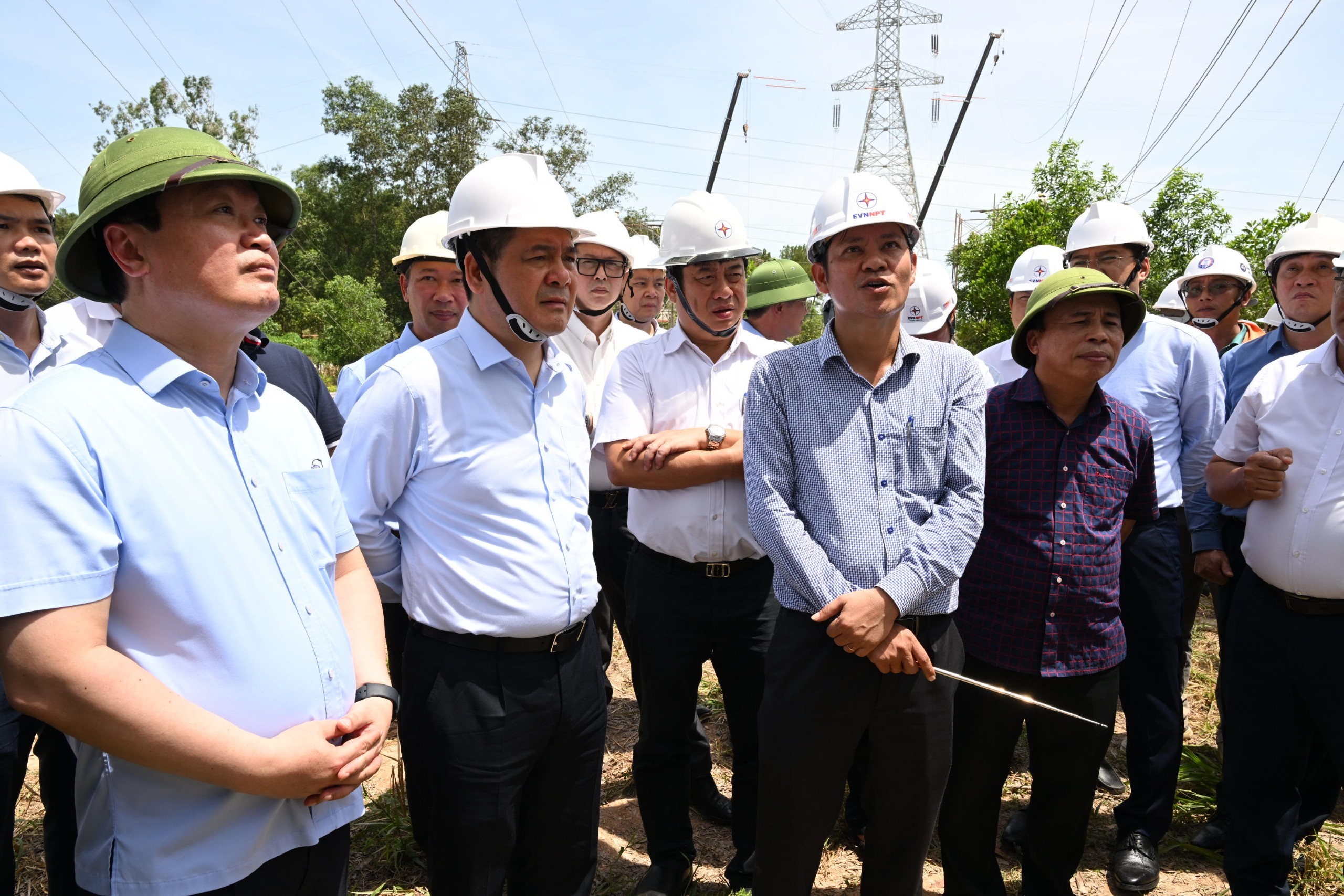 Bộ trưởng Bộ Công Thương kiểm tra tiến độ thi công Dự án đường dây 500kV mạch 3 Bộ trưởng Bộ Công Thương kiểm tra tiến độ thi công Dự án đường dây 500kV mạch 3