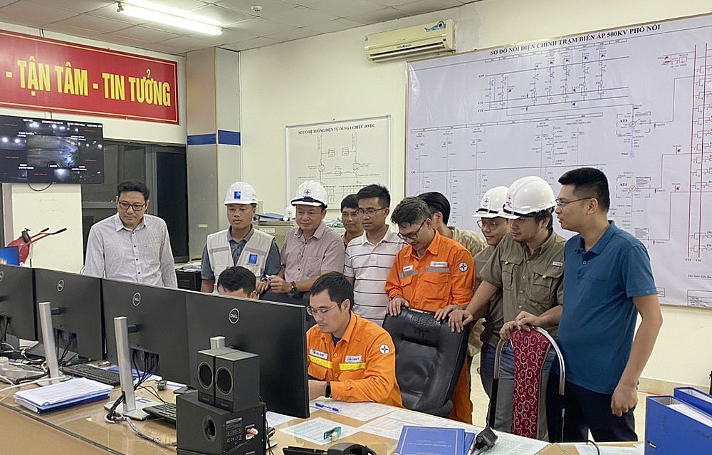 Hoàn thành đóng điện hạng mục thứ 2 đường dây 500kV mạch 3 Hoàn thành đóng điện hạng mục thứ 2 đường dây 500kV mạch 3