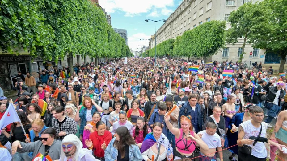 Cuộc đua bầu cử ở Pháp “căng thẳng” trước làn sóng biểu tình chính trị Cuộc đua bầu cử ở Pháp “căng thẳng” trước làn sóng biểu tình chính trị