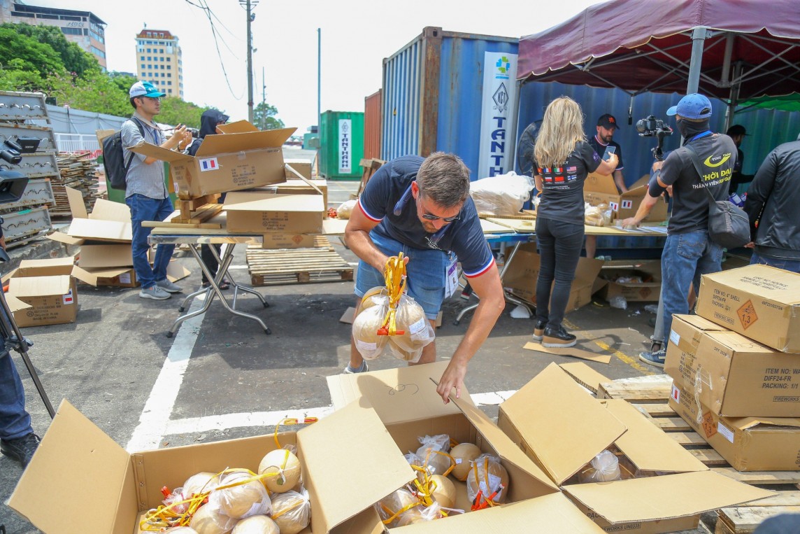 Thời tiết luôn là yếu tố khó lường gây ảnh hưởng tới phần thi của các đội Thời tiết luôn là yếu tố khó lường gây ảnh hưởng tới phần thi của các đội