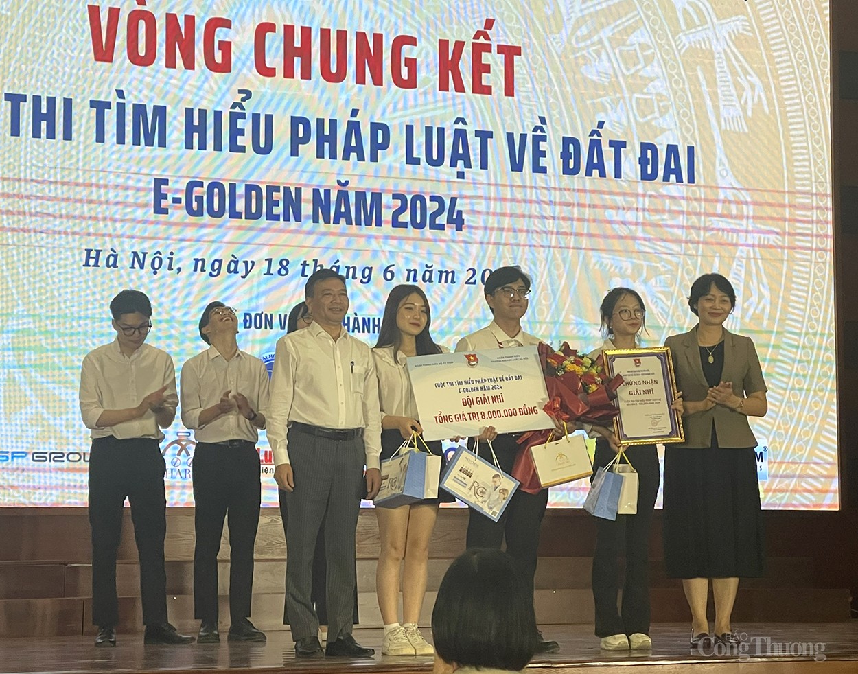Sinh viên Luật Hà Nội giành quán quân cuộc thi tìm hiểu pháp luật về đất đai 2024 Sinh viên Luật Hà Nội giành quán quân cuộc thi tìm hiểu pháp luật về đất đai 2024