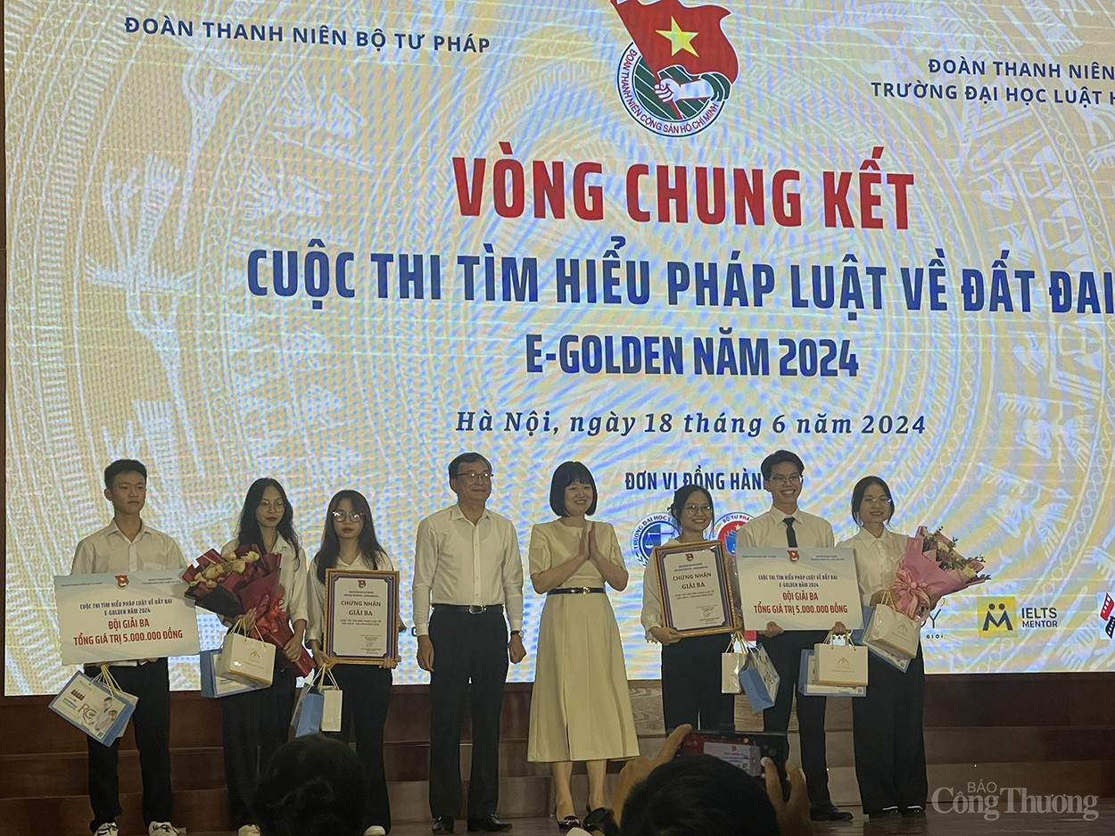 Sinh viên Luật Hà Nội giành quán quân cuộc thi tìm hiểu pháp luật về đất đai 2024 Sinh viên Luật Hà Nội giành quán quân cuộc thi tìm hiểu pháp luật về đất đai 2024