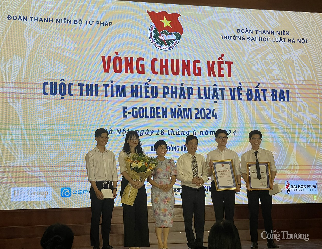 Sinh viên Luật Hà Nội giành quán quân cuộc thi tìm hiểu pháp luật về đất đai 2024 Sinh viên Luật Hà Nội giành quán quân cuộc thi tìm hiểu pháp luật về đất đai 2024
