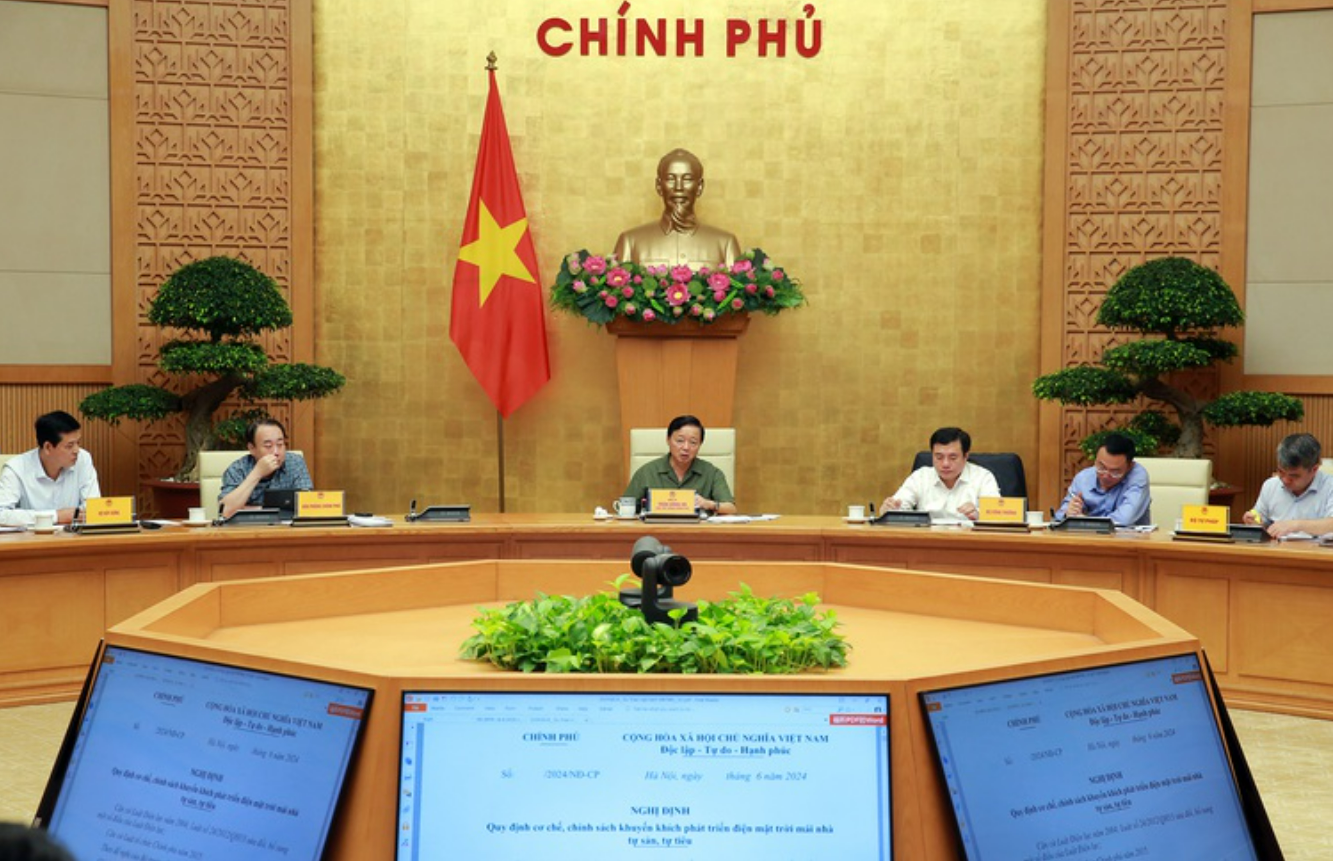 Phó Thủ tướng Trần Hồng Hà cho rằng chính sách hỗ trợ, khuyến khích người dân lắp đặt điện mặt trời mái nhà phải thực chất, có hiệu quả kinh tế rõ ràng - Ảnh: VGP/Minh Khôi Phó Thủ tướng Trần Hồng Hà cho rằng chính sách hỗ trợ, khuyến khích người dân lắp đặt điện mặt trời mái nhà phải thực chất, có hiệu quả kinh tế rõ ràng - Ảnh: VGP/Minh Khôi