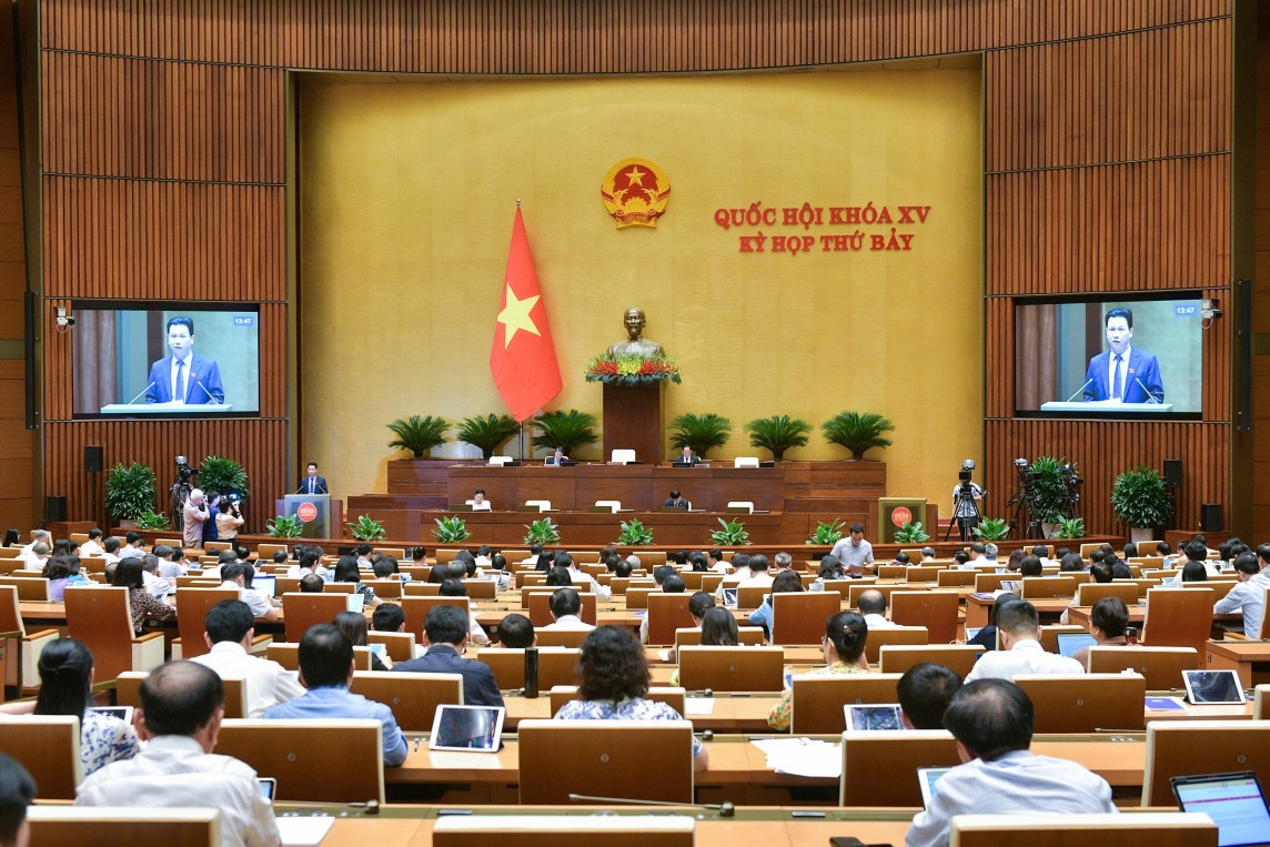 Bộ trưởng Bộ Tài nguyên và Môi trường, thừa ủy quyền của Thủ tướng Chính phủ trình bày Tờ trình dự án Luật sửa đổi, bổ sung một số điều của Luật Đất đai số 31/2024/QH15, Luật Nhà ở số 27/2023/QH15, Luật Kinh doanh bất động sản số 29/2023/QH15, Luật Các tổ chức tín dụng số 32/2024/QH15 Bộ trưởng Bộ Tài nguyên và Môi trường, thừa ủy quyền của Thủ tướng Chính phủ trình bày Tờ trình dự án Luật sửa đổi, bổ sung một số điều của Luật Đất đai số 31/2024/QH15, Luật Nhà ở số 27/2023/QH15, Luật Kinh doanh bất động sản số 29/2023/QH15, Luật Các tổ chức tín dụng số 32/2024/QH15