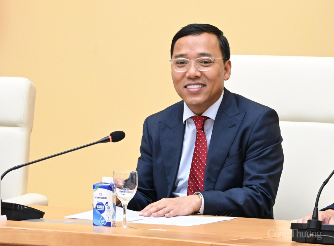 Thứ trưởng Nguyễn