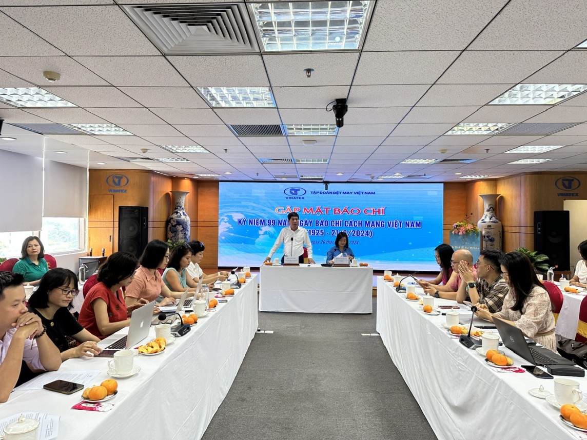 Xuất khẩu dệt may năm 2024 dự kiến tăng trưởng 8-10% Xuất khẩu dệt may năm 2024 dự kiến tăng trưởng 8-10%