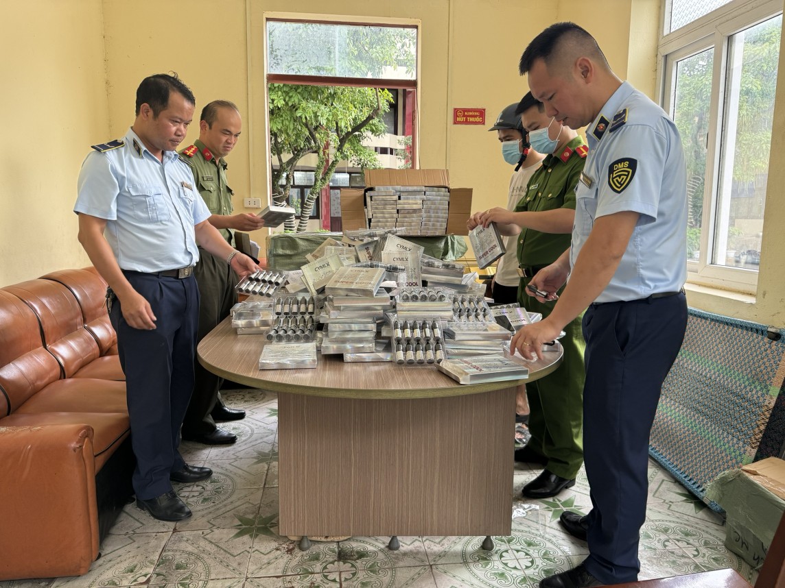 Thiếu tướng Đinh Văn Nơi: Mong Báo Công Thương đồng hành cùng Công an Quảng Ninh phòng chống tội phạm kinh tế Thiếu tướng Đinh Văn Nơi: Mong Báo Công Thương đồng hành cùng Công an Quảng Ninh phòng chống tội phạm kinh tế