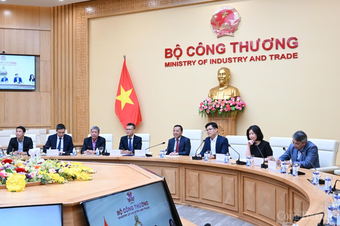 Thứ trưởng Nguyễn Hoàng Long làm việc với Phòng Thương mại Anh Quốc tại Việt Nam