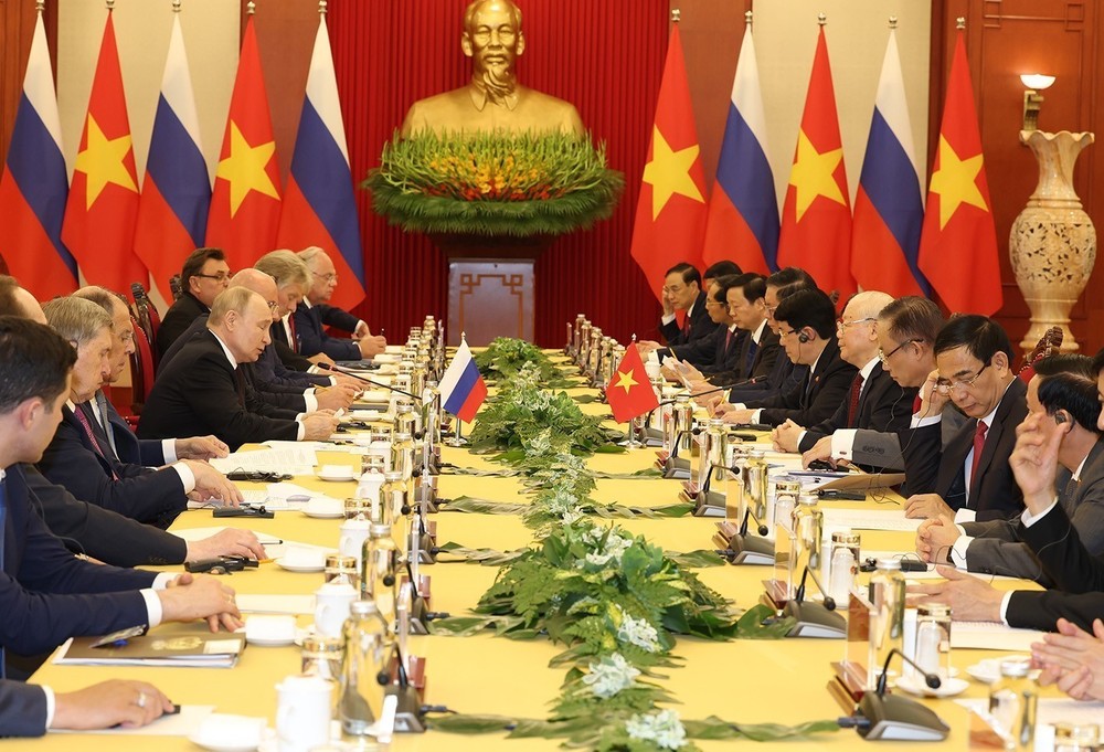 Tổng Bí thư Nguyễn Phú Trọng và Tổng thống Liên bang Nga Vladimir Putin hội đàm. (Ảnh: Trí Dũng/TTXVN) tong thong putin tham viet nam_2.jpg