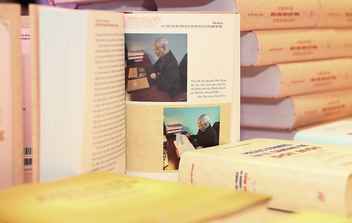 Ra mắt cuốn sách của Tổng Bí thư về xây dựng và phát triển nền văn hóa Việt Nam Ra mắt cuốn sách của Tổng Bí thư về xây dựng và phát triển nền văn hóa Việt Nam