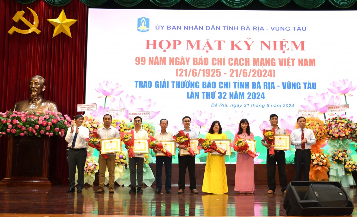 Bà Rịa – Vũng Tàu: Phong tỏa 2 tài khoản Công ty Chấn Hưng do nợ thuế hơn 4,4 tỷ đồng Bà Rịa – Vũng Tàu: Phong tỏa 2 tài khoản Công ty Chấn Hưng do nợ thuế hơn 4,4 tỷ đồng