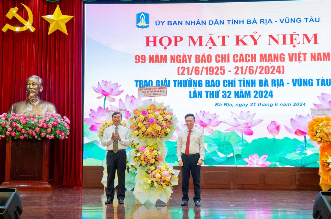 Bà Rịa – Vũng Tàu: Phong tỏa 2 tài khoản Công ty Chấn Hưng do nợ thuế hơn 4,4 tỷ đồng Bà Rịa – Vũng Tàu: Phong tỏa 2 tài khoản Công ty Chấn Hưng do nợ thuế hơn 4,4 tỷ đồng