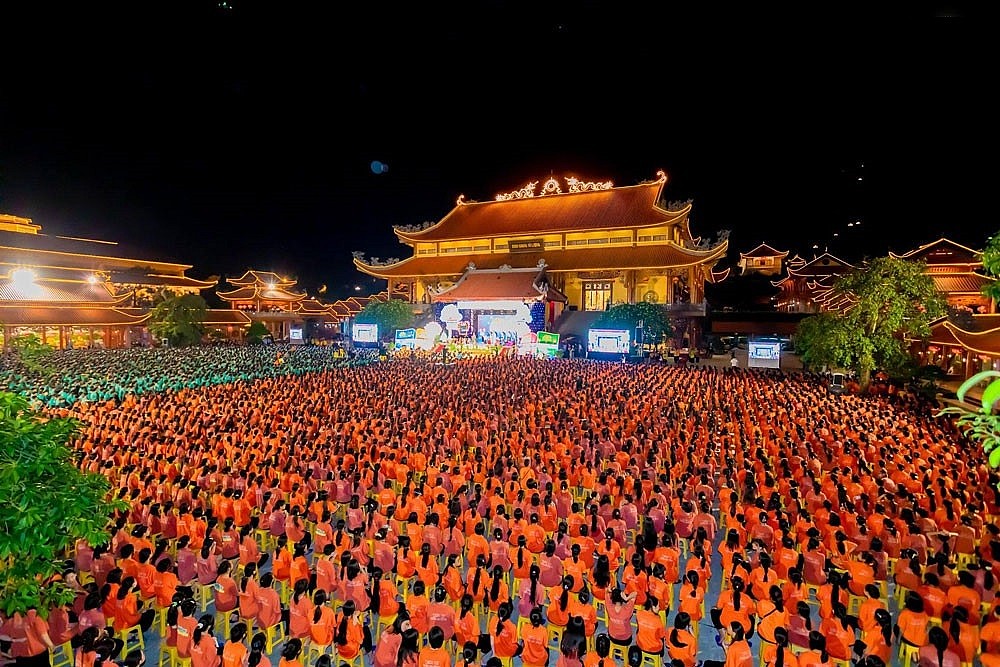 Những khóa tu hè tại chùa Ba Vàng thu hút hàng nghìn khóa sinh đến học tập, trải nghiệm. Ảnh: Chùa Ba Vàng Những khóa tu hè tại chùa Ba Vàng thu hút hàng nghìn khóa sinh đến học tập, trải nghiệm. Ảnh: Chùa Ba Vàng