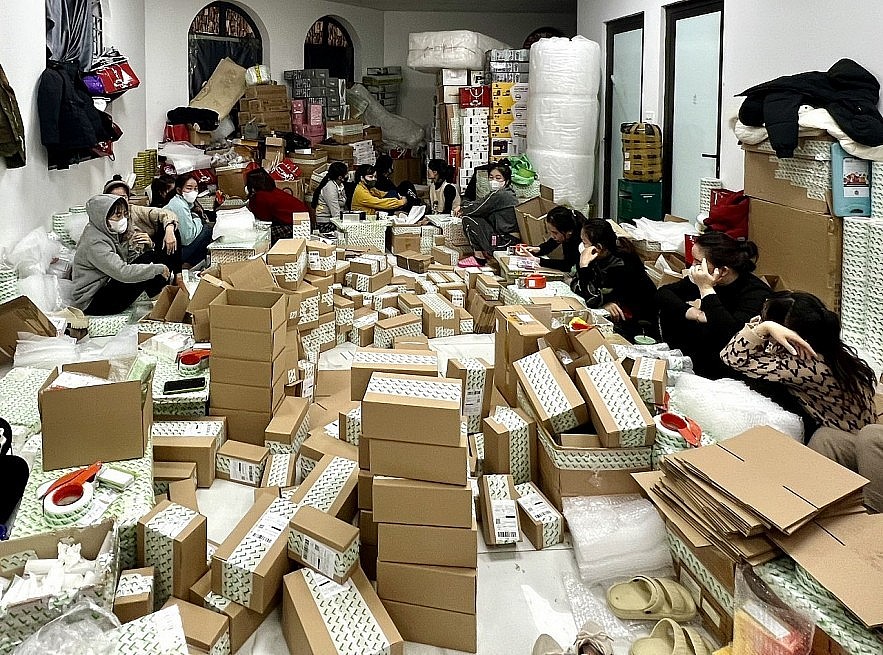 Số hàng hóa đang được tại kho hàng giá trị hơn 20 tỷ đồng của Nguyễn Hoàng Mai Ly. Ảnh: QLTT cung cấp Số hàng hóa đang được tại kho hàng giá trị hơn 20 tỷ đồng của Nguyễn Hoàng Mai Ly. Ảnh: QLTT cung cấp