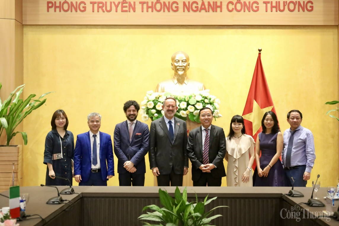 Thứ trưởng Nguyễn Hoàng Long tiếp và làm việc với Đại sứ Ý tại Việt Nam