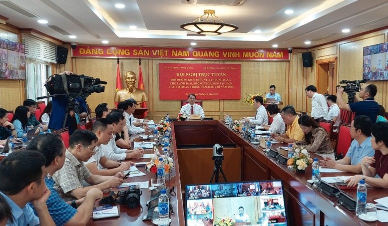 Bồi dưỡng kiến thức xây dựng Đảng cho lãnh đạo, phóng viên, biên tập viên các cơ quan báo chí Bồi dưỡng kiến thức xây dựng Đảng cho lãnh đạo, phóng viên, biên tập viên các cơ quan báo chí