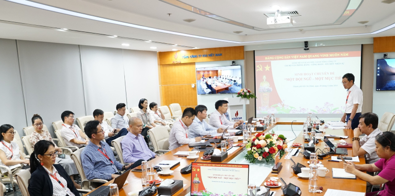 Đồng chí Triệu Quốc Tuấn, Ủy viên Ban Thường vụ, Trưởng Ban Tuyên giáo Đảng ủy Tổng công ty, Bí thư Đảng ủy Cơ quan điều hành phát biểu chỉ đạo Đồng chí Triệu Quốc Tuấn, Ủy viên Ban Thường vụ, Trưởng Ban Tuyên giáo Đảng ủy Tổng công ty, Bí thư Đảng ủy Cơ quan điều hành phát biểu chỉ đạo