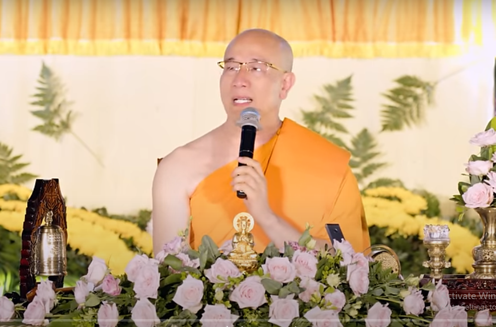 Trong một clip thuyết giảng gần nhất, trụ trì chùa Ba Vàng nói về nghiệp và những thứ huyễn hoặc và