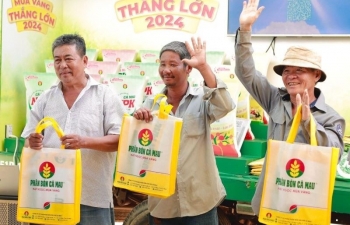 3 năm liên tiếp 