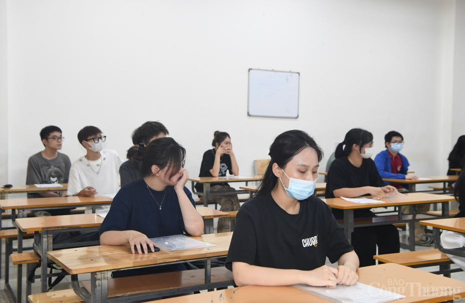 Sáng nay, hơn 1 triệu thí sinh thi môn Ngữ văn kỳ thi tốt nghiệp THPT 2024 Sáng nay, hơn 1 triệu thí sinh thi môn Ngữ văn kỳ thi tốt nghiệp THPT 2024