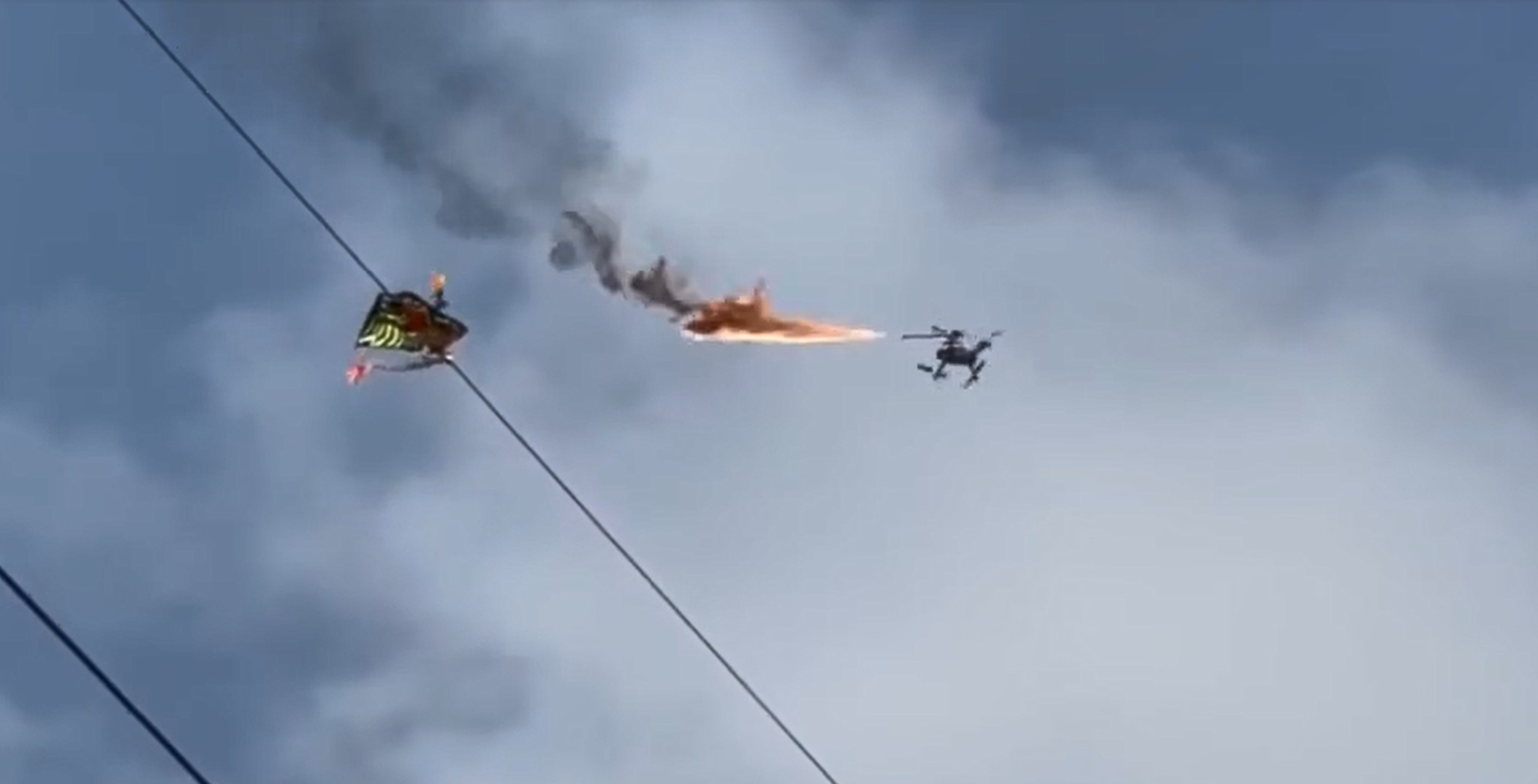 UAV đốt diều vướng trên đường dây 220kV Quy Nhơn - Phước An UAV đốt diều vướng trên đường dây 220kV Quy Nhơn - Phước An