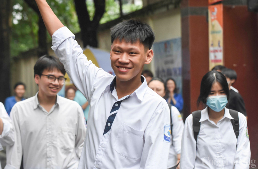 Tuy nhiên, các thí sinh đa số tự tin với phần bài làm của mình. Tuy nhiên, các thí sinh đa số tự tin với phần bài làm của mình.