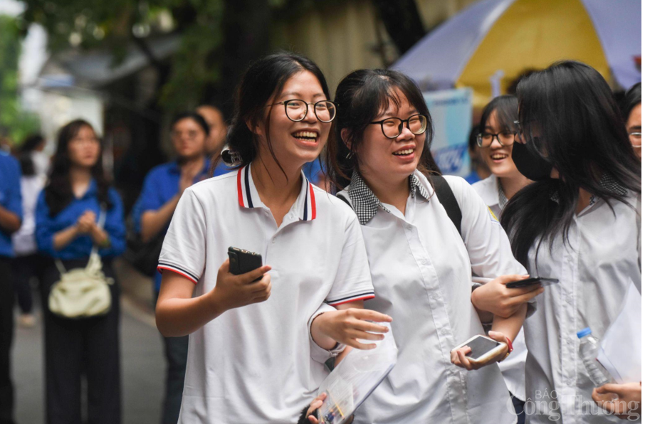 Các em cho biết tác phẩm “Đất Nước” nằm trong phạm vi ôn tập. Các em cho biết tác phẩm “Đất Nước” nằm trong phạm vi ôn tập.