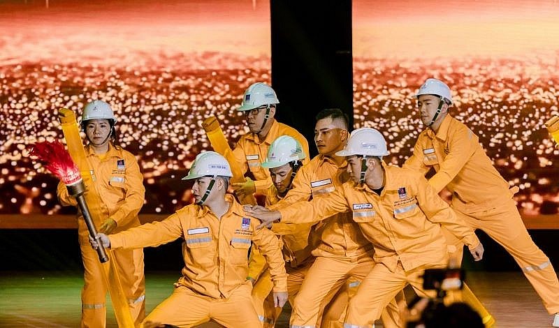 Hình ảnh người lao động PV GAS DISTR trên sân khấu Hội diễn Hình ảnh người lao động PV GAS DISTR trên sân khấu Hội diễn