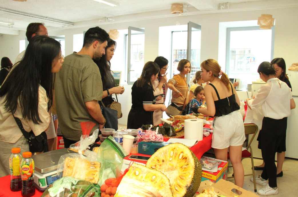 Cộng đồng người Việt ở nước ngoài - cầu nối bền vững cho hàng hoá Việt Nam vào Pháp