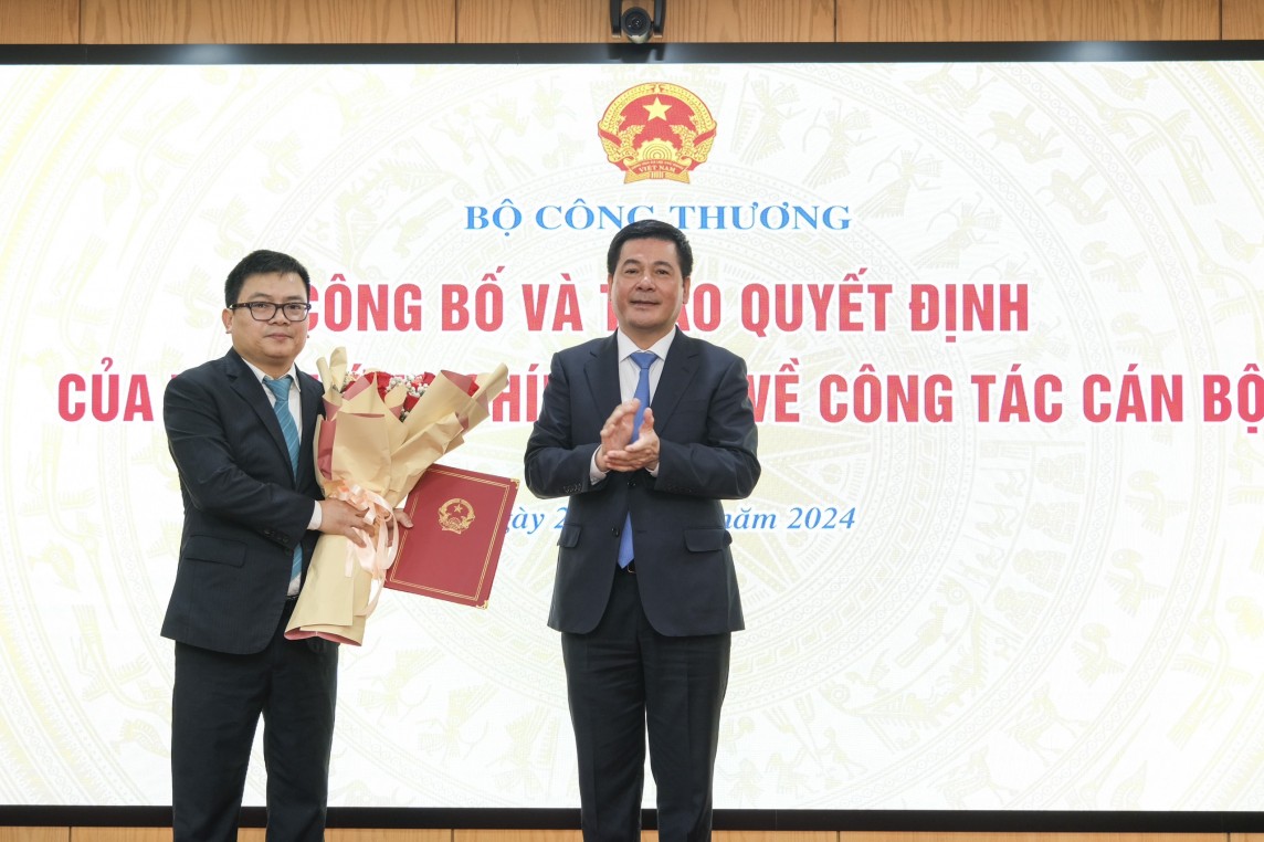 Trao quyết định bổ nhiệm ông Trương Thanh Hoài giữ chức Thứ trưởng Bộ Công Thương Trao quyết định bổ nhiệm ông Trương Thanh Hoài giữ chức Thứ trưởng Bộ Công Thương