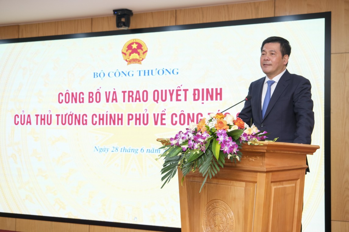 Trao quyết định bổ nhiệm ông Trương Thanh Hoài giữ chức Thứ trưởng Bộ Công Thương Trao quyết định bổ nhiệm ông Trương Thanh Hoài giữ chức Thứ trưởng Bộ Công Thương