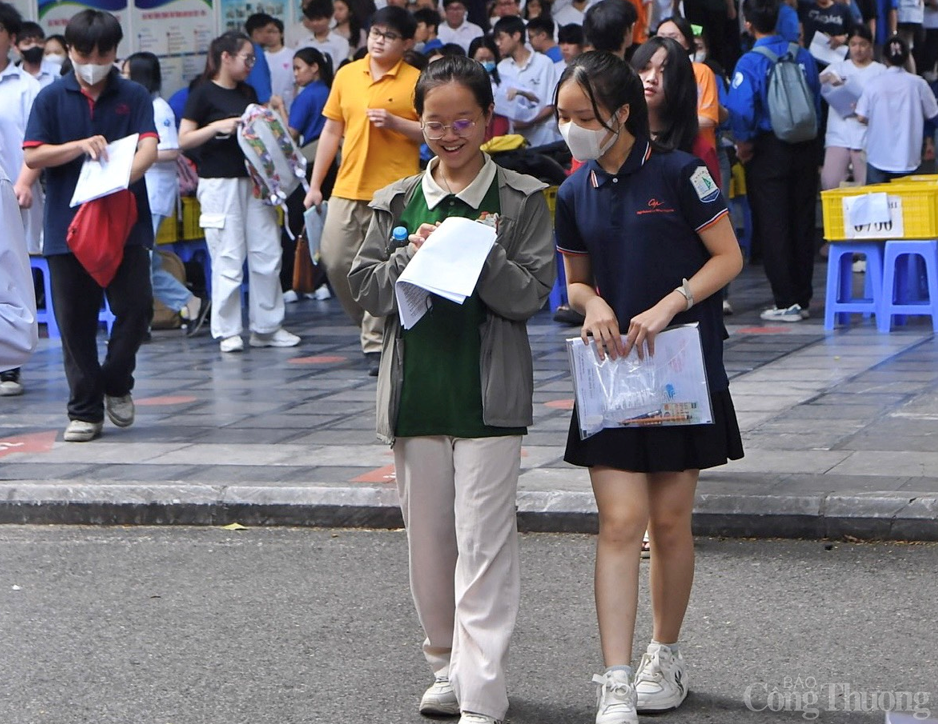 Hà Nội: Đề thi tốt nghiệp THPT môn tiếng Anh vừa sức, sẽ có nhiều điểm 9, 10 Hà Nội: Đề thi tốt nghiệp THPT môn tiếng Anh vừa sức, sẽ có nhiều điểm 9, 10