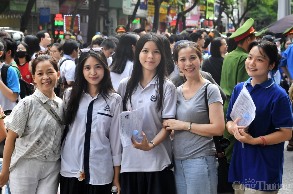 Hà Nội: Đề thi tốt nghiệp THPT môn tiếng Anh vừa sức, sẽ có nhiều điểm 9, 10 Hà Nội: Đề thi tốt nghiệp THPT môn tiếng Anh vừa sức, sẽ có nhiều điểm 9, 10