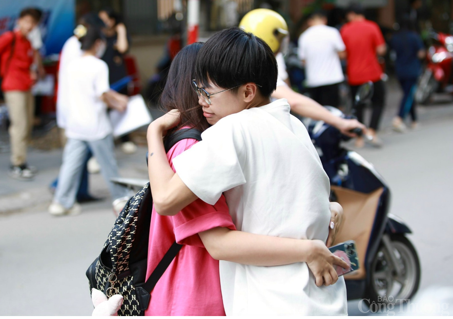 Hà Nội: Đề thi tốt nghiệp THPT môn tiếng Anh vừa sức, sẽ có nhiều điểm 9, 10 Hà Nội: Đề thi tốt nghiệp THPT môn tiếng Anh vừa sức, sẽ có nhiều điểm 9, 10