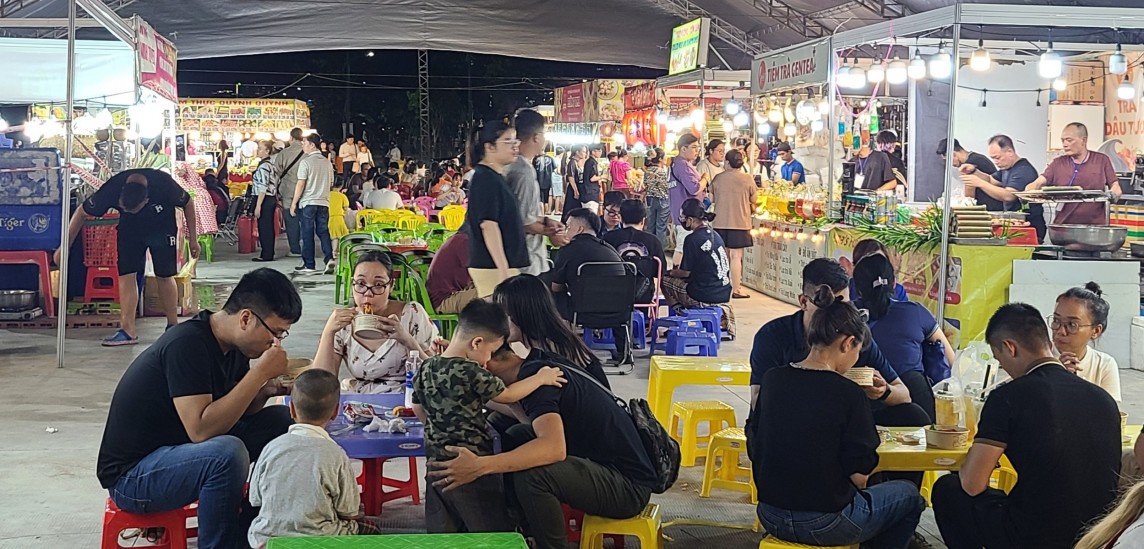 Ngày hội có sự đồng hành từ Câu lạc bộ Khai sáng Blue, trường Soul, Trung tâm KTA Khánh Thi - Phan Hiển, Công ty ALA Nguyễn, đơn vị cây cảnh Đuôi Rồng.