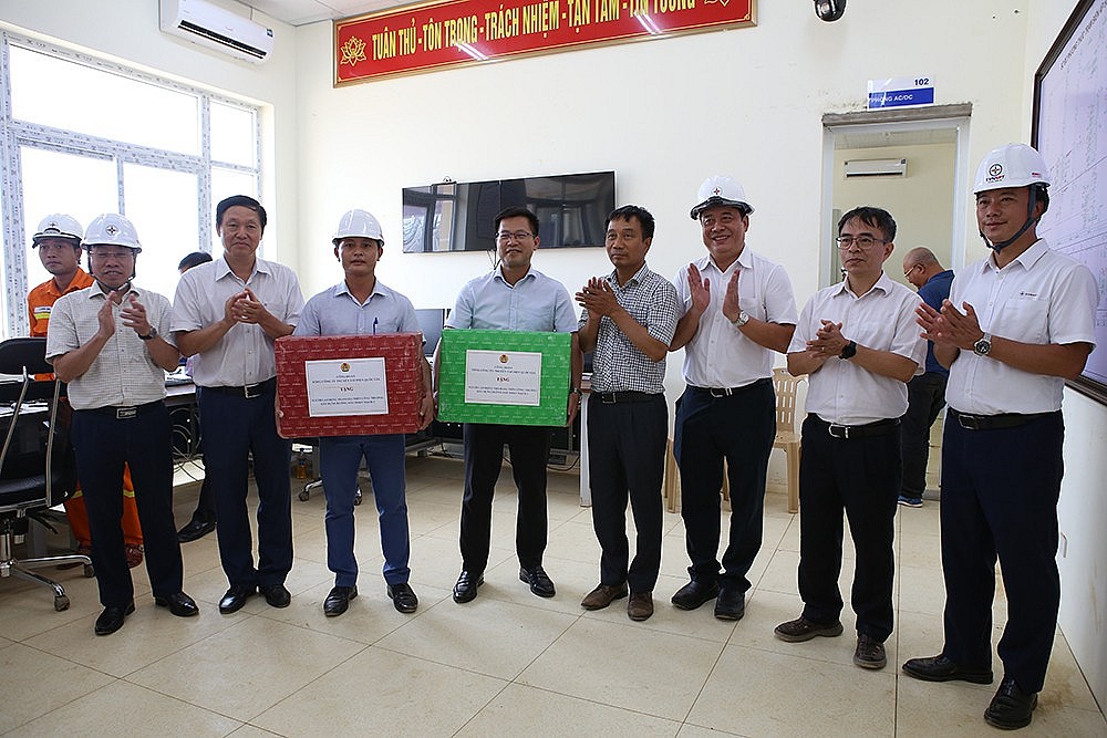 Đóng điện Đường dây 500kV mạch 3 cung đoạn Thanh Hóa – Nam Định Đóng điện Đường dây 500kV mạch 3 cung đoạn Thanh Hóa – Nam Định