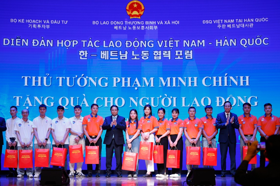 Thủ tướng: Hợp tác kinh tế, lao động tiếp tục là trụ cột quan trọng trong quan hệ song phương Thủ tướng: Hợp tác kinh tế, lao động tiếp tục là trụ cột quan trọng trong quan hệ song phương