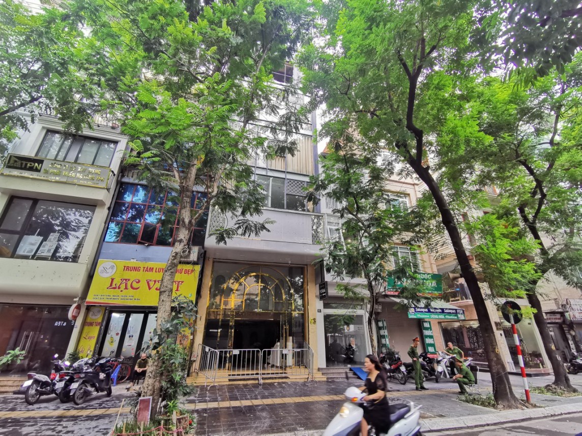 Hà Nội: Cháy tòa nhà 8 tầng ở quận Cầu Giấy, Cảnh sát phá tường tầng 6 cứu người Hà Nội: Cháy tòa nhà 8 tầng ở quận Cầu Giấy, Cảnh sát phá tường tầng 6 cứu người