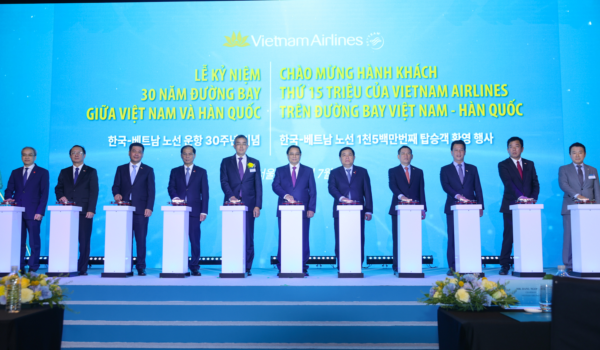 Thủ tướng: Vietnam Airlines cần phát huy hơn nữa vai trò cầu nối Việt Nam - Hàn Quốc- Ảnh 1. Thủ tướng: Vietnam Airlines cần phát huy hơn nữa vai trò cầu nối Việt Nam - Hàn Quốc- Ảnh 1.