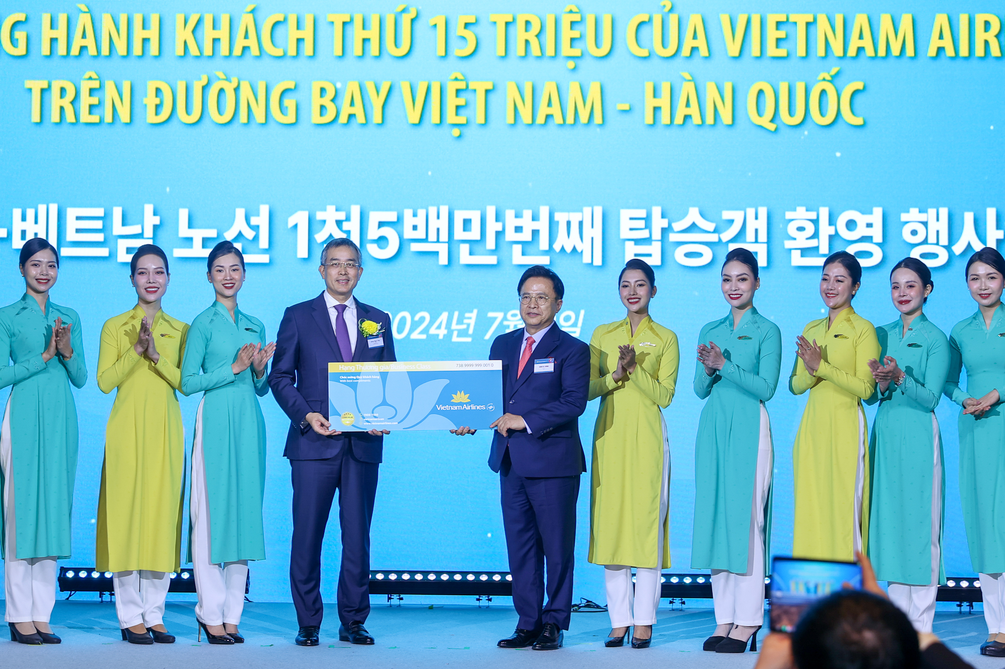 Thủ tướng: Vietnam Airlines cần phát huy hơn nữa vai trò cầu nối Việt Nam - Hàn Quốc- Ảnh 6. Thủ tướng: Vietnam Airlines cần phát huy hơn nữa vai trò cầu nối Việt Nam - Hàn Quốc- Ảnh 6.