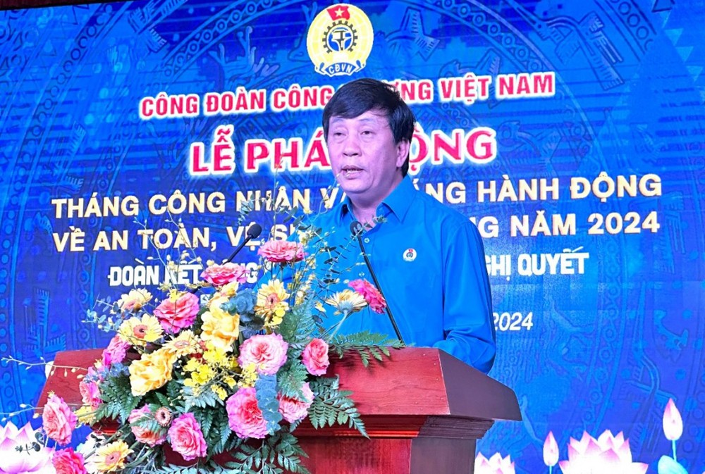Ông Phan Văn Bản – Ủy viên Đoàn Chủ tịch Tổng Liên đoàn Lao động Việt Nam, Chủ tịch Công đoàn Công Thương Việt Nam phát biểu tại chương trình Ông Phan Văn Bản – Ủy viên Đoàn Chủ tịch Tổng Liên đoàn Lao động Việt Nam, Chủ tịch Công đoàn Công Thương Việt Nam phát biểu tại chương trình