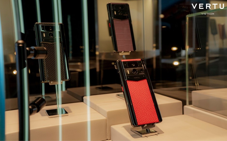 Người dùng tá hỏa cầu cứu Vertu Việt Nam khi điện thoại trăm triệu bỗng thành "cục gạch" Người dùng tá hỏa cầu cứu Vertu Việt Nam khi điện thoại trăm triệu bỗng thành "cục gạch"