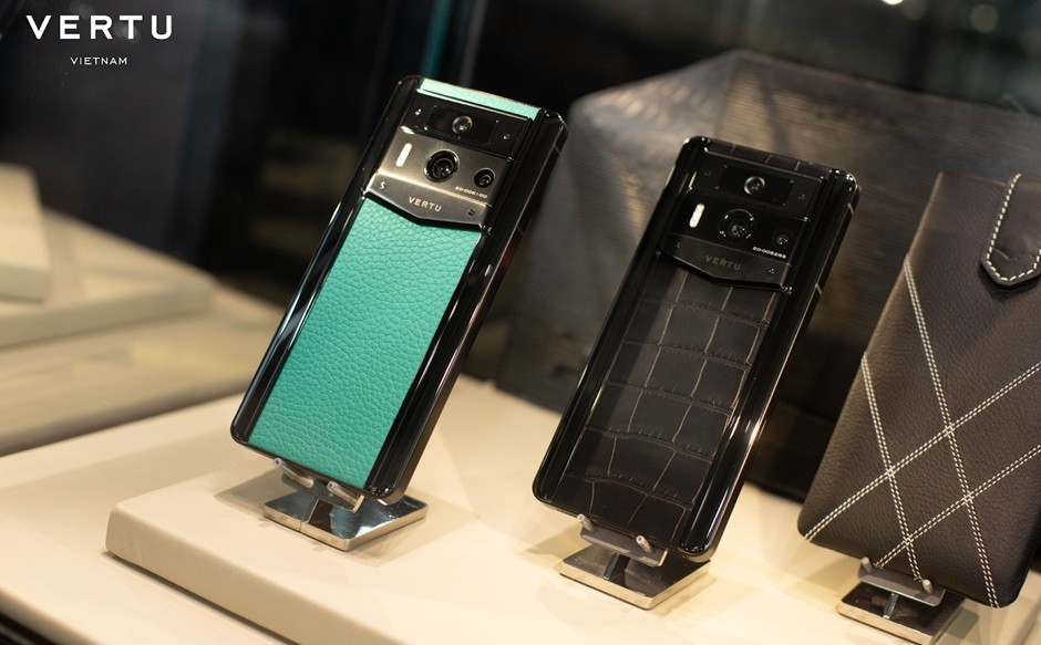 Người dùng tá hỏa cầu cứu Vertu Việt Nam khi điện thoại trăm triệu bỗng thành "cục gạch" Người dùng tá hỏa cầu cứu Vertu Việt Nam khi điện thoại trăm triệu bỗng thành "cục gạch"